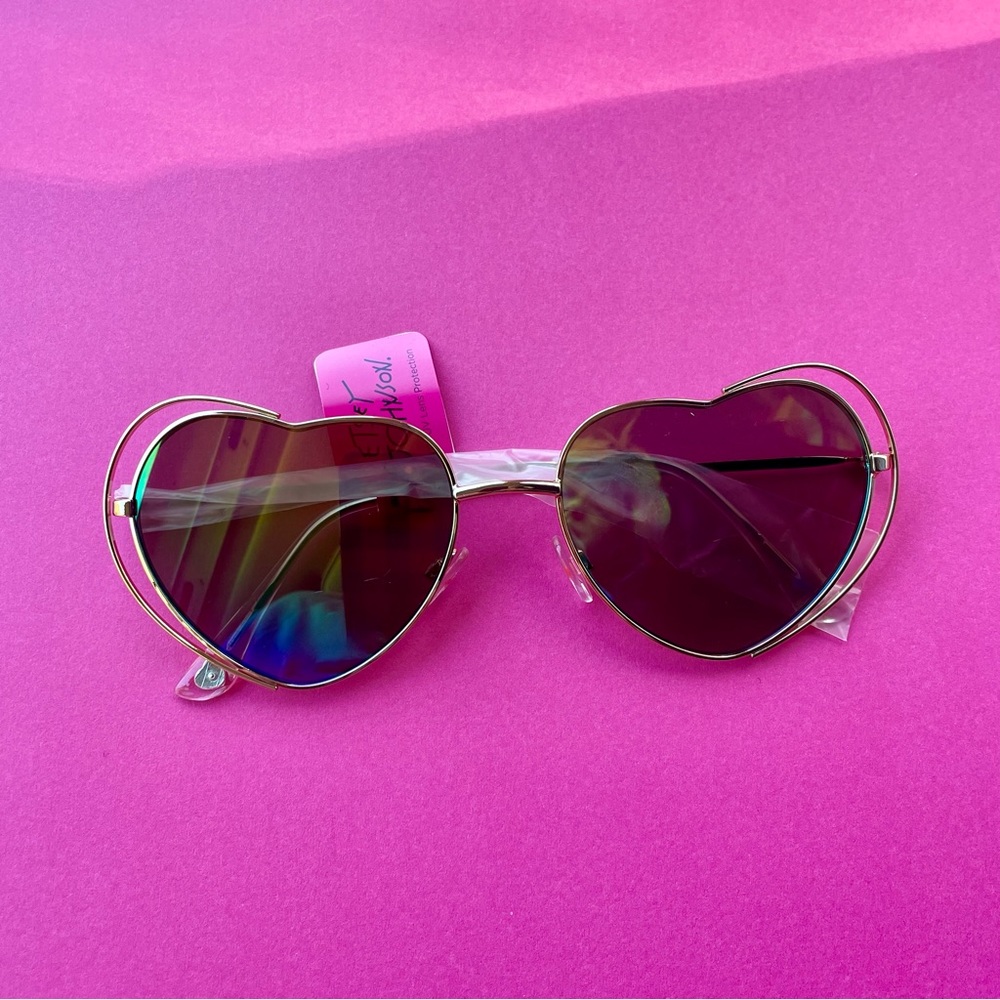 NWT Betsey Johnson Gold Heart Sunglasses with Reflective Lenses